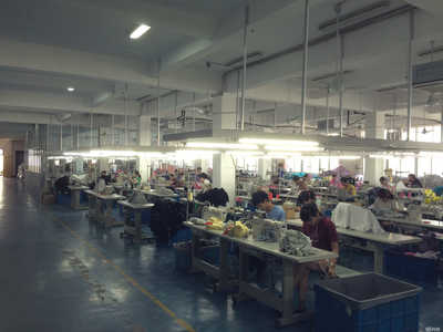 寧波市鄞州新博服飾 匠心織就時(shí)尚，創(chuàng)新引領(lǐng)服裝潮流